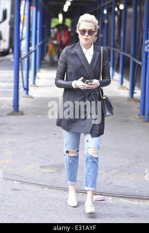 Australische Schauspielerin und model Rachael Taylor zu Fuß das West Village mit: Rachael Taylor Where: New York, NY, Vereinigte Staaten von Amerika bei: 6. Mai 2013 Stockfoto