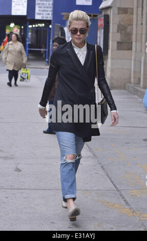 Australische Schauspielerin und model Rachael Taylor zu Fuß das West Village mit: Rachael Taylor Where: New York, NY, Vereinigte Staaten von Amerika bei: 6. Mai 2013 Stockfoto