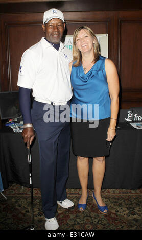 Der 6. jährlichen George Lopez Celebrity Golf Classic zugunsten der Stiftung Lopez - Dinner-Party mit: Dennis Haysbert, Gu Stockfoto