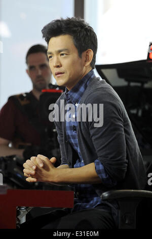 John Cho beschreibt seine Rolle als Hikaru Sulu in Regisseur j.j. Abrams 'Star Trek into Darkness"auf Global TV The Morning Show.  Mit: John Cho wo: Toronto, Ontario, Kanada als: 7. Mai 2013 Stockfoto