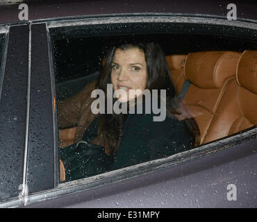 Bono feiert seinen 53. Geburtstag bis nach 05:00 mit Frau Ali Hewson und U2 Bandmitglieder The Edge & Larry Mullen auf Coppinger Zeile Restaurant Featuring: Ali Hewson Where: Dublin, Irland: 11. Mai 2013 Stockfoto