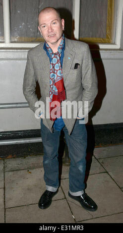 Bono feiert seinen 53. Geburtstag bis nach 05:00 mit Frau Ali Hewson und U2 Bandmitglieder The Edge & Larry Mullen auf Coppinger Zeile Restaurant Featuring: Gavin Freitag wo: Dublin, Irland: 11. Mai 2013 Stockfoto