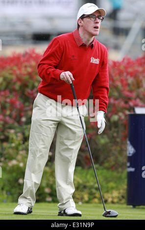 Prominente konkurrieren in der Promi-Cup-Golfturnier im Rahmen von Golf Live im Celtic Manor Hotel und Golfplatz Featuring: Rob Brydon Where: Newport, Wales wann: 11. Mai 2013 Stockfoto