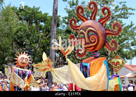 Santa Barbara, Kalifornien, USA. 21. Juni 2014. Sommer-Sonnenwende Parade. Bildnachweis: Lisa Werner/Alamy Live-Nachrichten Stockfoto