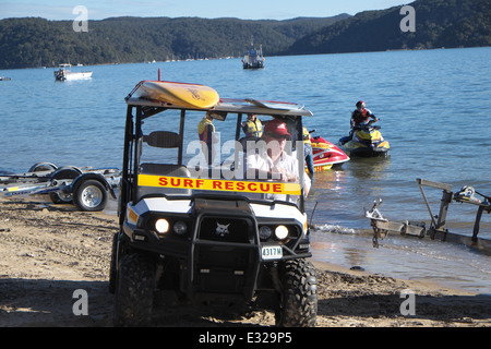 Surf Rescue Bobcat im Palm Beach Sydney, gekennzeichnet Sommer Bucht, um seine Rolle in dem TV-Drama darstellen, Heim- und Auswärtsspiele, NSW Stockfoto