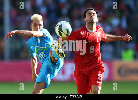 Türkei vs. Slowenien Freundschaftsspiel am Bielefelder Alm Featuring: Kevin Kampl, Selcuk Inan wo: Bielefeld, Deutschland wann: 31 Mai Stockfoto