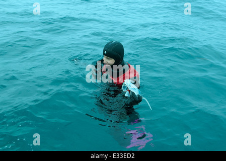 Divewoman. Inseln, Verkhovskogo, Peter der große-Bucht, Meer von Japan, Fernost, Wladiwostok, Russland Stockfoto