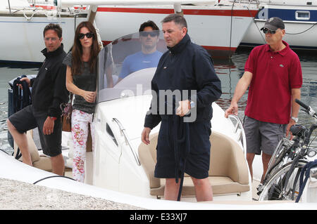 Pier Silvio Berlusconi und seine Frau Silvia Toffanin machen Sie eine Bootsfahrt zusammen zum Besuch der Stadt Saint-Jean-Cap-Ferrat, wo die Stockfoto