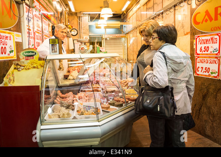 Italienische Frauen beim Metzger Palermo Sizilien Italien Stockfoto