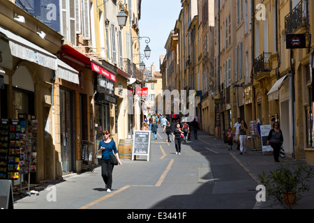 Typische Straße in der alten Stadt Aix en Provence, Frankreich Stockfoto