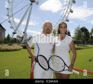 Virgin Active feiern den Beginn der Wimbledon Championships 2013 mit Sir Richard Branson und britische Nummer eins weibliche Tennis Player Laura Robson mit: Richard Branson, Laura Robson wo: London, Vereinigtes Königreich bei: 14. Juni 2013 Stockfoto