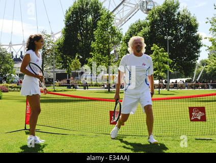 Virgin Active feiern den Beginn der Wimbledon Championships 2013 mit Sir Richard Branson und britische Nummer eins weiblich zehn Stockfoto