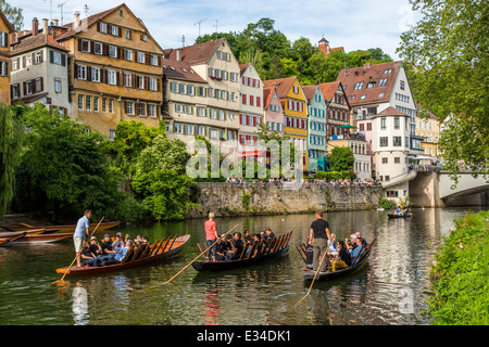 Bootfahren auf dem Neckar in Tübingen, genannt Stocherkahn Stockfoto