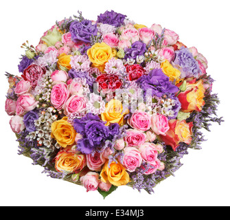 Blumenstrauß aus Rosen und Chrysanthemen isoliert auf weißem Hintergrund Stockfoto
