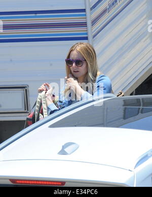 Kristen Bell, die Geburt vor drei Monaten haben, ist fleckig, Ankunft am Set von "Veronica Mars" in der Innenstadt von Los Angeles Featu Stockfoto