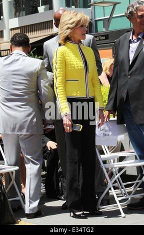 Jennifer Lopez ist ausgezeichnet mit dem 2,500th Stern auf der Hollywood Walk of Fame mit: Jane Fonda wo: Hollywood, California Stockfoto