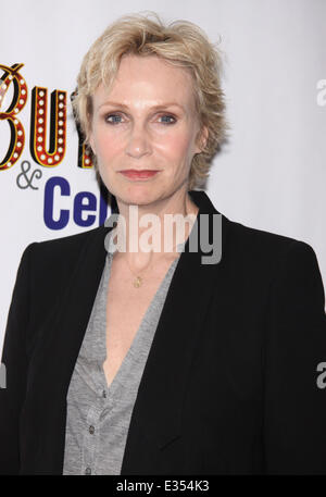 "Käufer und Keller" Opening Night am Barrow Street Theatre - Ankünfte Featuring: Jane Lynch wo: New York, Vereinigte Staaten von Amerika bei: 24. Juni 2013 Stockfoto