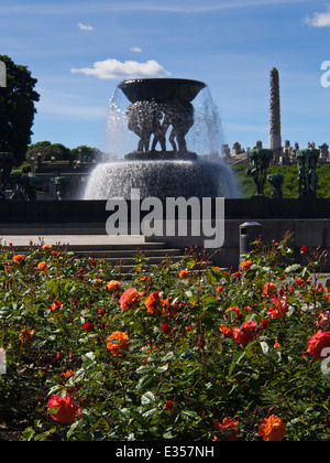 Frognerparken, Gustav Vigeland Sculpture Park, Oslo Norwegen, Rosengarten mit skulpturalen Brunnen Stockfoto