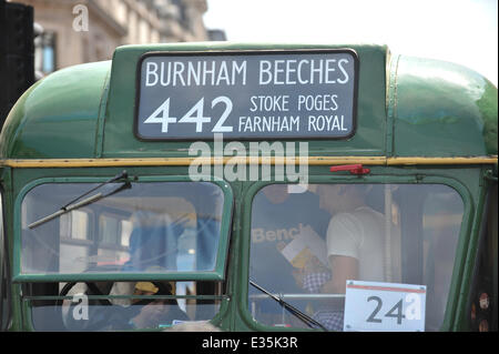 Regent Street, London, UK. 22. Juni 2014. Ein Detail der eine Weg-Zeichen auf der Vorderseite eines Busses an der Bus-Kavalkade in der Regent Street. Dies ist eine Veranstaltung zur Feier des Jahres des Busses, mit 50 Busse vom Pferd gezogen, um die neuesten Busse in London heute verwendet wird. Bildnachweis: Matthew Chattle/Alamy Live-Nachrichten Stockfoto