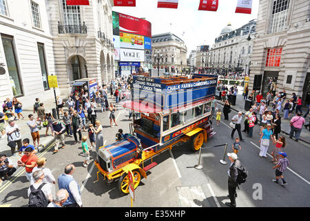 London, UK. 22. Juni 2014. Leyland X2 Motor Bus Service 1829-1914 auf das Jahr der Bus Kavalkade in der Regent Street, London feiert die Rolle Busse haben Menschen in London gespielt. Busse waren auf dem Display von 1829 bis zum heutigen Tag. Stockfoto