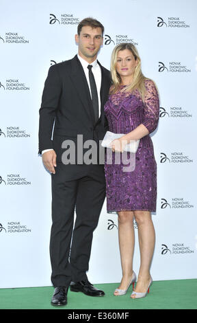 Novak Djokovic Stiftung Veranstaltung im Roundhouse - Ankünfte Featuring: Branislav Ivanovic und Gast wo: London, Vereinigtes Stockfoto