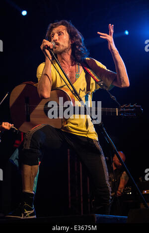 Sesto San Giovanni, Mailand, Italien. 21. Juni 2014. Die amerikanische Gypsy-Punk-Band GOGOL BORDELLO führt live am Carroponte während der "Pura Vida Verschwörung Tour" Kredit: Rodolfo weitertransferiert/Alamy Live News Stockfoto