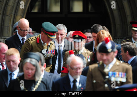 Die Beerdigung von Schlagzeuger Lee Rigby an begraben Pfarrei Kirche Featuring: Aimee West wo: Bury, Lancashire, Großbritannien wenn: 12. Juli 2013 Stockfoto