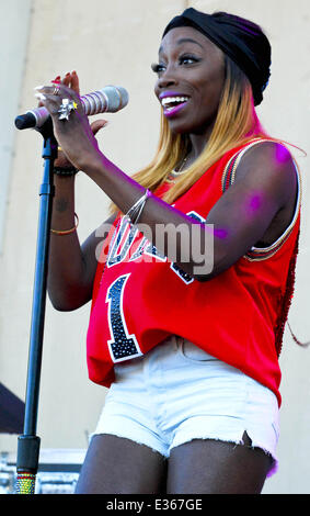 Taste of Chicago 2013 bei der Petrillo Musikmuschel im Grant Park - Performances mit: Estelle Where: Chicago, Illinois, Vereinigte Staaten, wann: 11. Juli 2013 Stockfoto