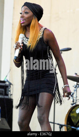 Taste of Chicago 2013 bei der Petrillo Musikmuschel im Grant Park - Performances mit: Estelle Where: Chicago, Illinois, Vereinigte Staaten, wann: 11. Juli 2013 Stockfoto