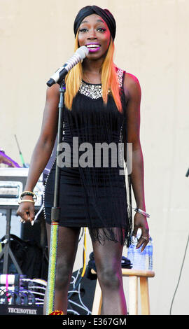 Taste of Chicago 2013 bei der Petrillo Musikmuschel im Grant Park - Performances mit: Estelle Where: Chicago, Illinois, Vereinigte Staaten, wann: 11. Juli 2013 Stockfoto