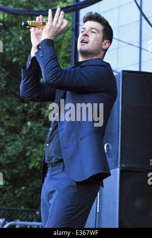 Taste of Chicago 2013 bei der Petrillo Musikmuschel im Grant Park - Performances mit: Robin Thicke wo: Chicago, Illinois, Vereinigte Staaten, wann: 11. Juli 2013 Stockfoto