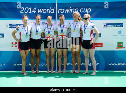 Aiguebelette, Frankreich. 22. Juni 2014. FISA World Rowing Cup. Das Podium der Frauen Paar mit USA 1, 2., GBR, 1. und USA 2, 3.. Credit: Action Plus Sport/Alamy Live News Stockfoto