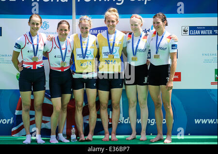 Aiguebelette, Frankreich. 22. Juni 2014. FISA World Rowing Cup. Das Podium der Lightweight-Frauen-Doppelzweier mit GBR2, 2. GBR1, 1., und Deutschland, 3.. Credit: Action Plus Sport/Alamy Live News Stockfoto