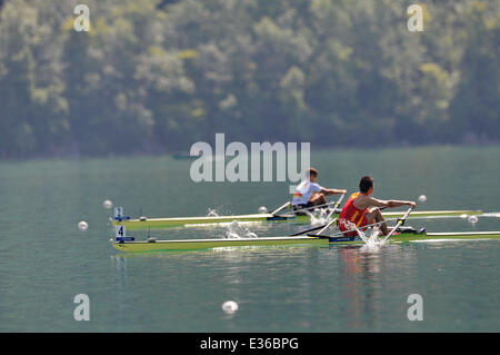 Aiguebelette, Frankreich. 22. Juni 2014. FISA World Rowing Cup. Tiexin Wang China gewinnt das Leichtgewicht Männer einer Finale. Bildnachweis: Aktion Plus Sport/Alamy Live-Nachrichten Stockfoto