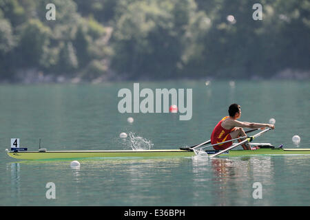 Aiguebelette, Frankreich. 22. Juni 2014. FISA World Rowing Cup. Tiexin Wang China gewinnt das Leichtgewicht Männer einer Finale. Bildnachweis: Aktion Plus Sport/Alamy Live-Nachrichten Stockfoto