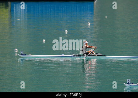 Aiguebelette, Frankreich. 22. Juni 2014. FISA World Rowing Cup. Julia Edward aus Neuseeland gewinnt die leichte Frauen Singles Sculls Finale. Bildnachweis: Aktion Plus Sport/Alamy Live-Nachrichten Stockfoto