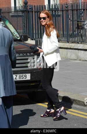 Riverdance des ursprünglichen Hauptdarstellerin Jean Butler hat einen Auftritt im Kilkenny Store auf der Grafton Street, ihrem Schmuckkollektion zu promoten Featuring: Jean Butler wo: Dublin, Irland: 18. Juli 2013 Stockfoto