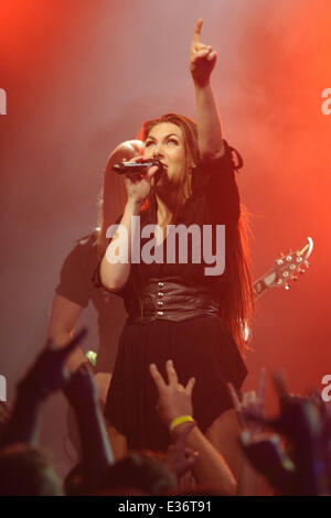 Amaranthe tritt während ihrer ersten nordamerikanischen Schlagzeile im Virgin Mobile Mod Club tour Featuring: Elize Ryd, Amaranthe wo: Toronto, Kanada: 20. Juli 2013 Stockfoto