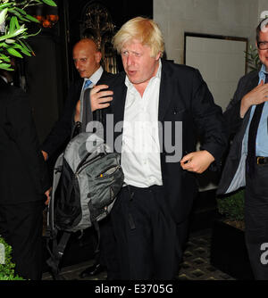 Boris Johnson verlässt Scott ist Restaurant Marin per Fahrrad Featuring: Boris Johnson wo: London, Vereinigtes Königreich bei: 22. Juli 2013 Stockfoto