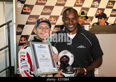 Tyson Beckford besucht die US Moto Grand Prix in Laguna Seca Raceway Monterey mit: Stefan BRADL, Tyson Beckford wo: Salinas, Kalifornien, USA bei: 21. Juli 2013 Stockfoto