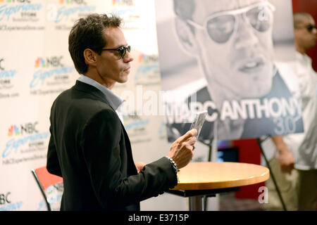 Lateinische Musiker Marc Anthony Promtes mit seinem neue Album 3.0 bei der NBC Experience speichern: Marc Anthony Where: New York, NY, Stockfoto