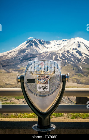 Münz-Fernglas vor Mount Saint Helens Stockfoto