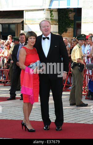 Gäste besuchen die Eröffnung 2013 Bayreuth Festival wo: BAYREUTH, FRANKEN, Deutschland bei: 25. Juli 2013 Stockfoto