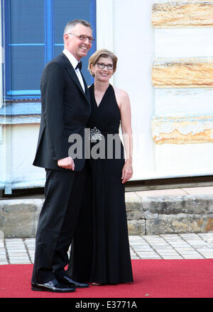 Gäste besuchen die Eröffnung 2013 Bayreuth Festival wo: BAYREUTH, FRANKEN, Deutschland bei: 25. Juli 2013 Stockfoto