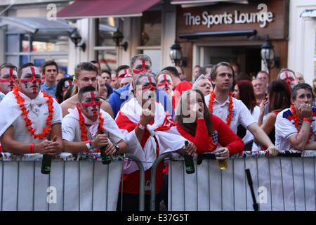 Uruguay V England-Fans. . Peterborough, UK. . 19.06.2014 England-Fans in der Sport Lounge in Peterborough, Großbritannien, Uruguay V England bei der WM zu beobachten. Bild: Paul Marriott Photography Stockfoto