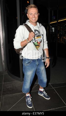 Ex-Westlife Mitglied Nicky Byrne Ankunft im RTE Studios tragen abgeschnitten Jeans und einem grauen Kapuzenpullover Totenkopf-Print mit: Nicky Byrne wo: Dublin, Irland: 3. August 2013 Stockfoto