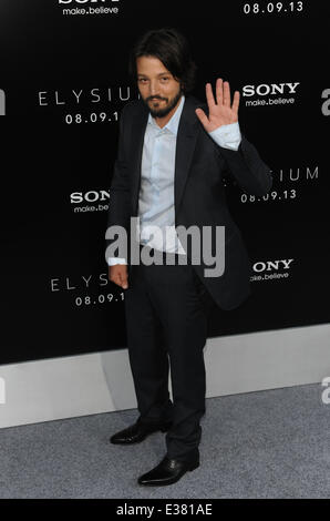 Premiere des TriStar Pictures "Elysium" im Regency Village Theatre in Westwood mit: Diego Luna wo: Los Angeles, CA, Vereinigte Staaten von Amerika bei: 7. August 2013 Stockfoto