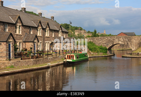 Schmale Boot im Canal Basin auf Monmouthshire und Brecon Canal Stockfoto