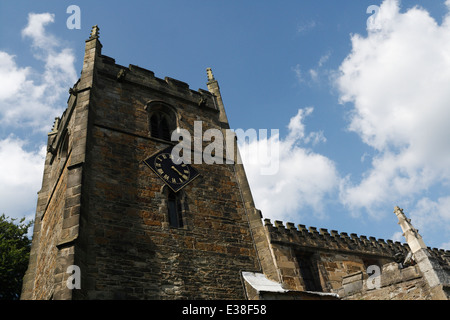 Norton Village Church Clock Tower in Sheffield England UK Vorstadtdorf ländliche Umgebung denkmalgeschütztes Gebäude Stockfoto