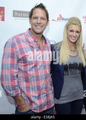 Die Hamels Stiftung 4. jährlichen Diamanten und Denim-Charity-Event mit den Phillies, Lifehouse 6ABC Bachelor Teilnehmer mit: Peyton Lambton, Chris Lambton Where: Philadelphia, PA, USA bei: 15. August 2013 Stockfoto